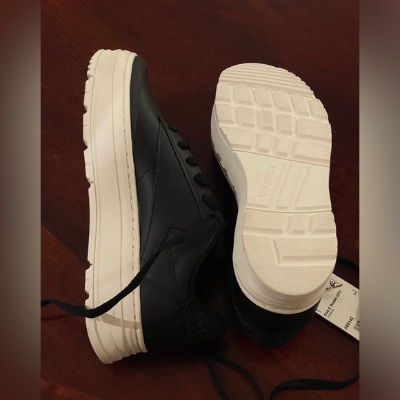 Reebok Black Leather Tennis Sneakers - Picture 3 of 6